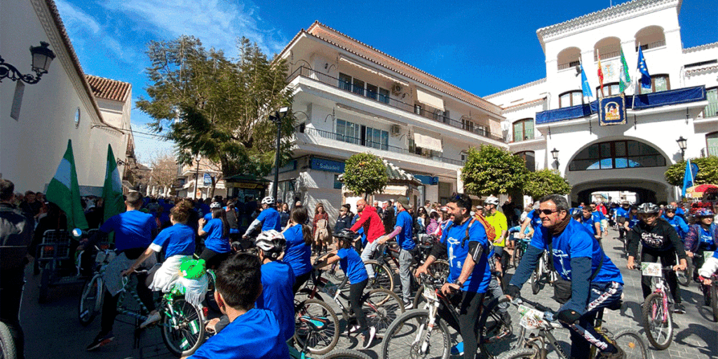 2060 personas se pasean por Nerja en el día del pedal 6 pedal modificado
