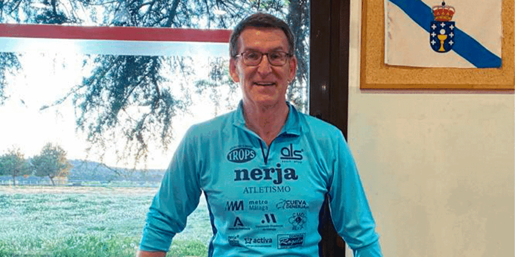 El presidente del partido Popular luce la sudadera del club Nerja atletismo 5 feijo pp