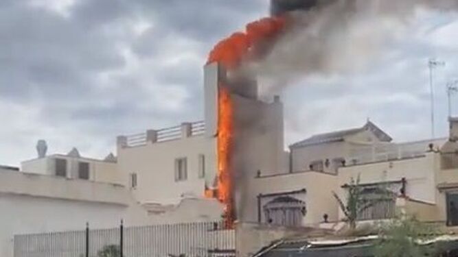 Aparatoso incendio en el centro de Nerja 10 fasdfadsf