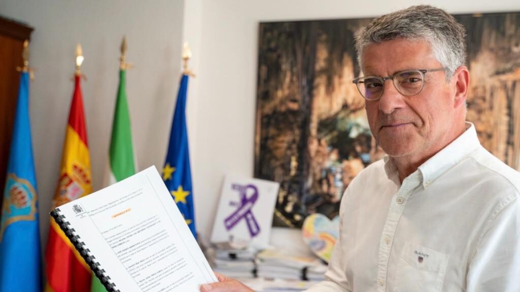 El alcalde de Nerja, José alberto Armijo inaugura los directos de Amiga radio 9 fasdfadsfdasfdasf