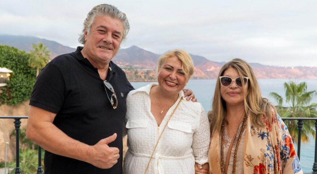 El cantante francisco y su pareja también hacen turismo en Nerja 5 ranbcisco