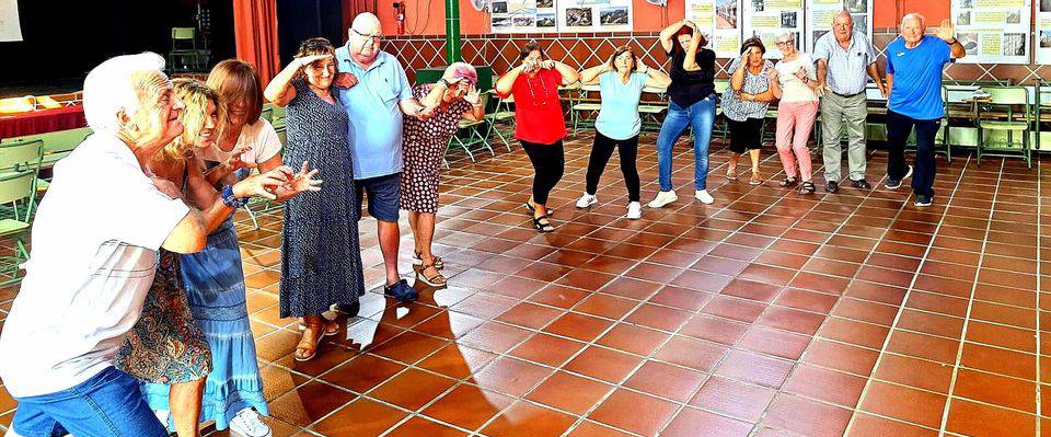 Los mayores del taller de los sentidos guian una gyncana en Maroween 5 fdsfdssettt