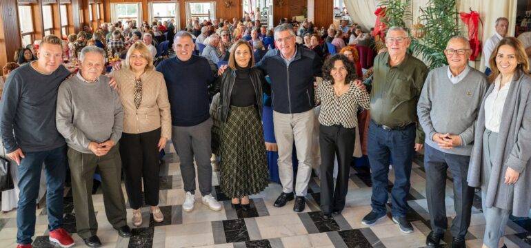 Almuerzos de mayores en Navidad 8 mayores