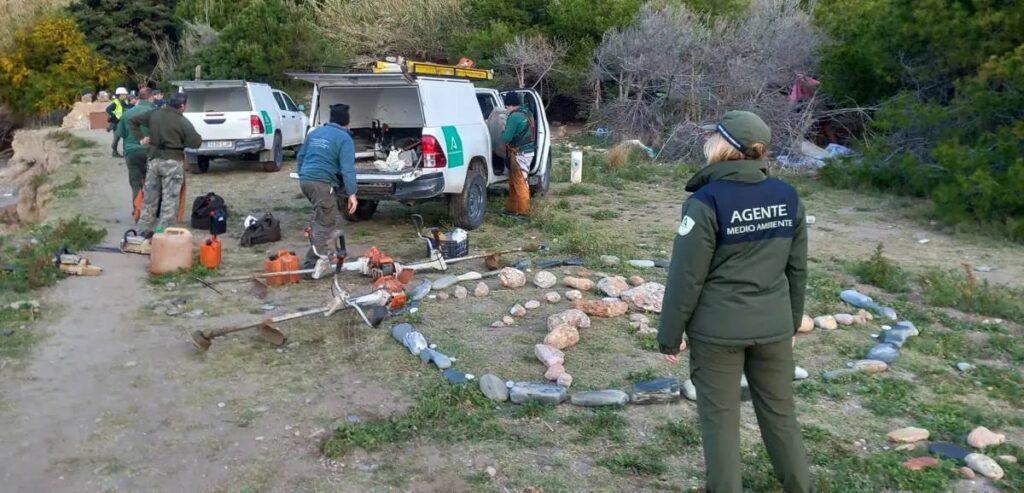 Desmantelan un asentamiento ilegal en el paraje de Maro-Cerro Gordo 10 alberguilla