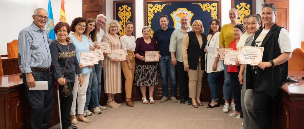 Hoy ha tenido lugar en el Ayuntamiento de Nerja el acto de entrega de los premios del Concurso de las Cruces de Mayo. 8 cruces mayo