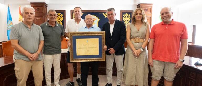 el ayuntamiento reconoce la labor social de Benítez 3 bnitez