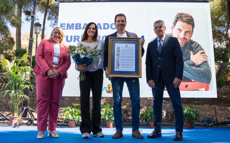 El actor Miguel de Miguel recibe el título de Embajador Turístico de Nerja 2024 9 595f3f12 56ae 4f29 91b1 3ce72a260fbd 770x480 1