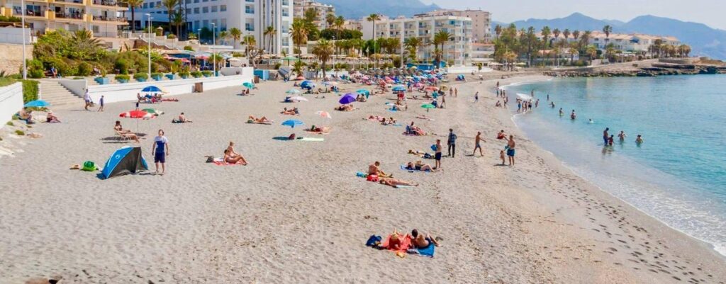 Nerja renueva sus banderas azules 8 bandera azul